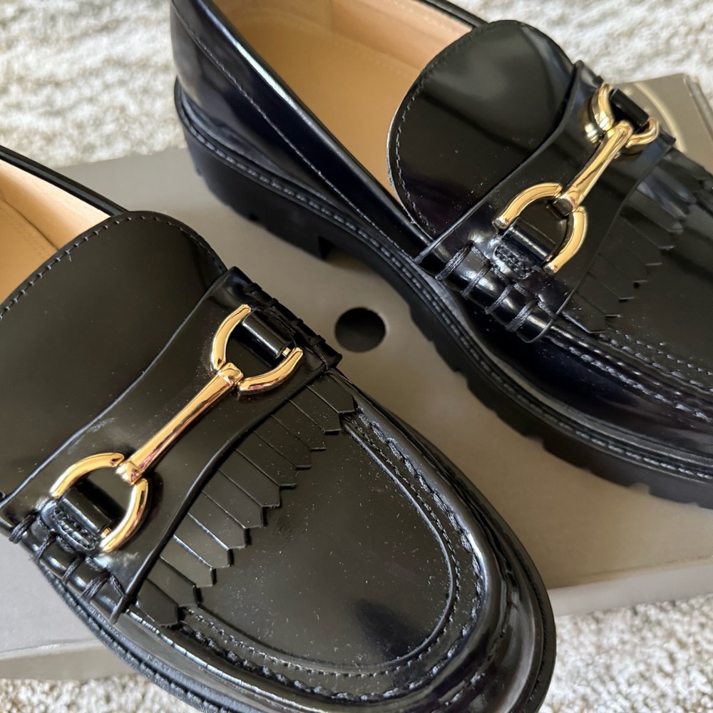 ✨🖤H&M Shiny Patent Leather Chunky gold-buckle loafers 🖤✨ Like New